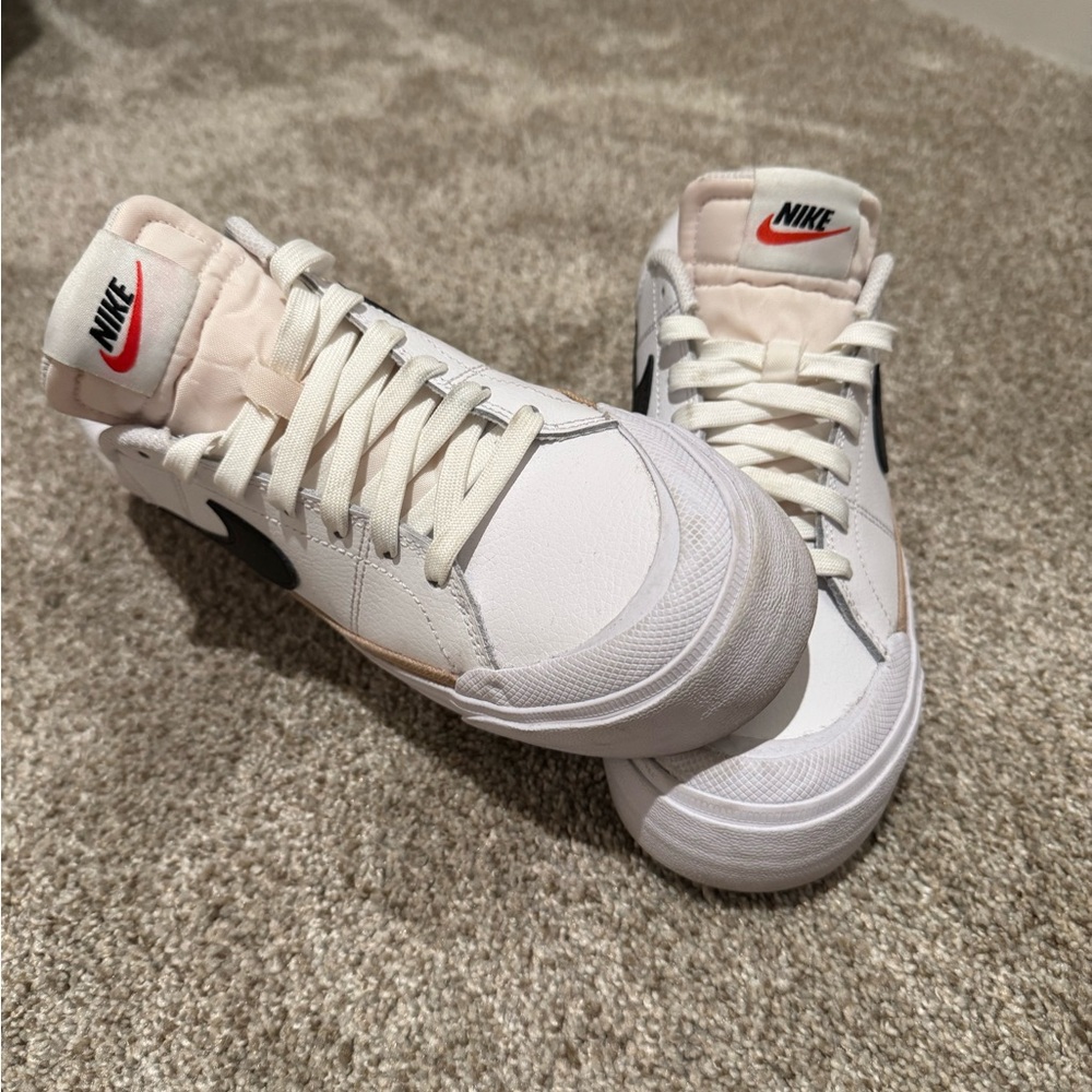 Nike Court Legacy Lift Women’s White Sneakers Size 7 1/2
